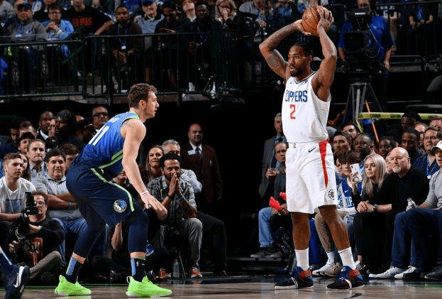 NBA-东契奇压哨绝杀快船，终结对手四连胜登顶西部引热议